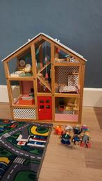 Hema houten poppenhuis met extra figuren, Kinderen en Baby's, Speelgoed | Poppenhuizen, Poppenhuis, Zo goed als nieuw, Ophalen