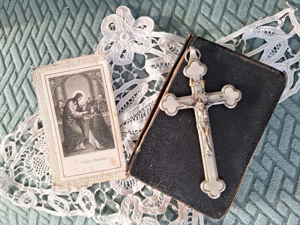 antiek gebedenboekje (Frankrijk) met crucifix en prentje, Antiek en Kunst, Antiek | Religie, Ophalen