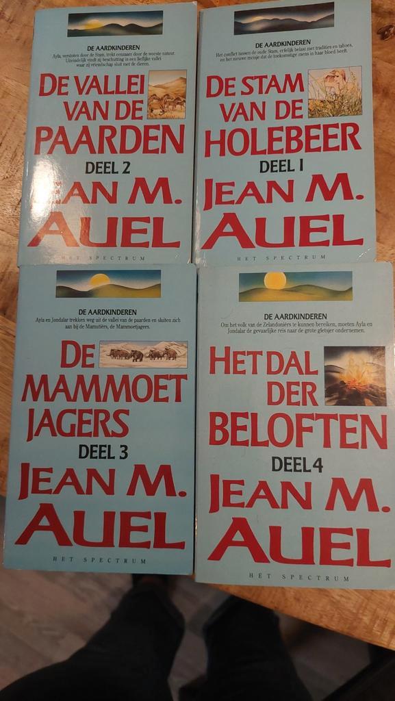 De Aardkinderen Serie - Jean M. Auel (4 delen), Boeken, Romans, Gelezen, Nederland, Ophalen of Verzenden