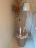 Stijlvol bijzettafeltje met vaas en kaarsenhouders, Huis en Inrichting, Tafels | Bijzettafels, 45 tot 60 cm, Minder dan 55 cm