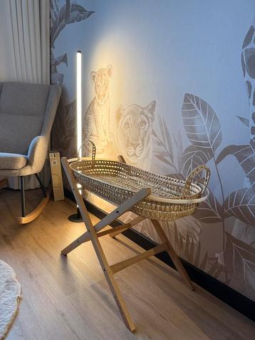 Opklapbare standaard voor mozes mand beschikbaar voor biedingen