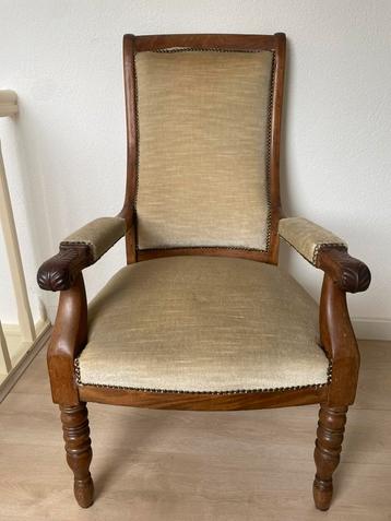 Antieke stoel. beschikbaar voor biedingen