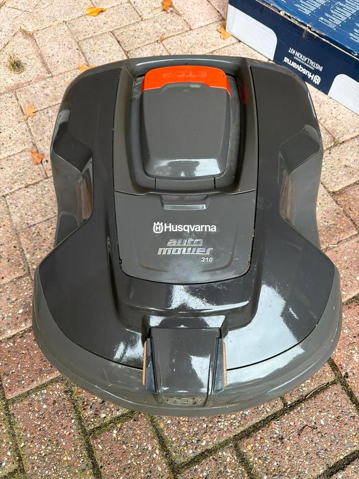 Husqvarna Automower 310 Robotmaaier, Tuin en Terras, Robotmaaiers, Gebruikt, 20 tot 25 cm, Bestuurbaar via app, Ophalen