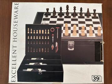 Excellent houseware wijn en schaakset incl 3 flessen wijn beschikbaar voor biedingen
