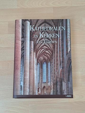Prachtig dik boek. Kerken en Kathedralen van Europa.  beschikbaar voor biedingen