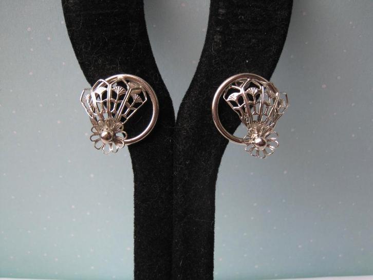 Oorbellen zilverkleurig waaier bloem schroefmodel, Sieraden, Tassen en Uiterlijk, Oorbellen, Zo goed als nieuw, Overige materialen