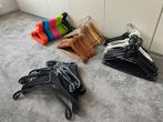 partij kledinghangers 140 hout en plastic, Kleding | Dames, Kledinghangers, Ophalen of Verzenden, Gebruikt, Overige materialen