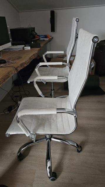 Wit suède bureaustoel beschikbaar voor biedingen