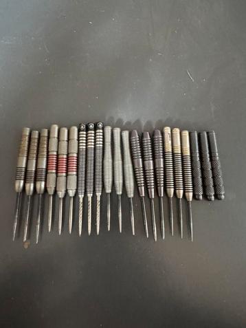 7 sets dartpijlen beschikbaar voor biedingen