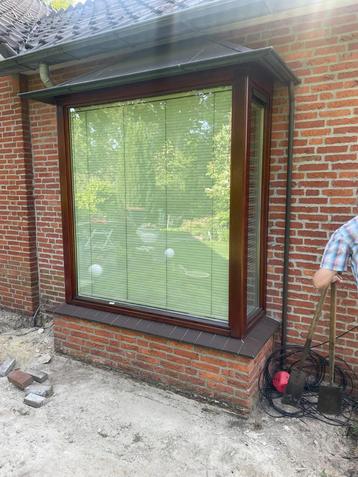 Hardhouten erker kozijn beschikbaar voor biedingen