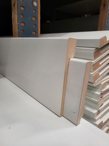 Overzet plint 18x120mm mdf wit 240cm lang hoogte inkortbaar beschikbaar voor biedingen