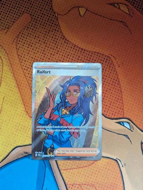 Raifort Trainer #142 Pokemon Prismatic Evolutions, Hobby en Vrije tijd, Verzamelkaartspellen | Pokémon, Zo goed als nieuw, Losse kaart