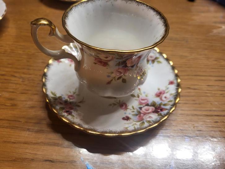 Royal Albert Theekopjes (3 stuks), Huis en Inrichting, Keuken | Servies, Gebruikt, Kop(pen) en/of Schotel(s), Overige stijlen