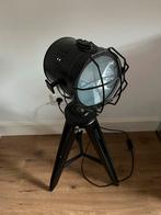 Industriële Tripod Vloerlamp – Kwantum – Zo goed als nieuw, Huis en Inrichting, Lampen | Vloerlampen, Ophalen, Gebruikt, Minder dan 100 cm