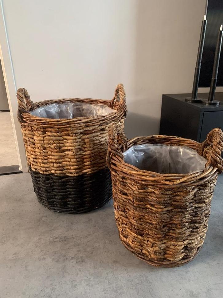 2 x stevige rieten mand, Huis en Inrichting, Woonaccessoires | Schalen en Manden, Zo goed als nieuw, Mand, Rond, Riet, Ophalen