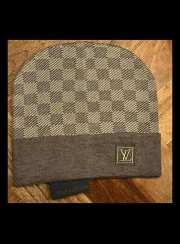 Stoere muts met ruitje beschikbaar voor biedingen