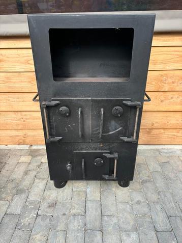 Zware 10 KW houtkachel beschikbaar voor biedingen