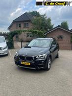 BMW X1 xDrive20i Executive, Auto's, BMW, Stof, Gebruikt, Euro 6, 2000 kg
