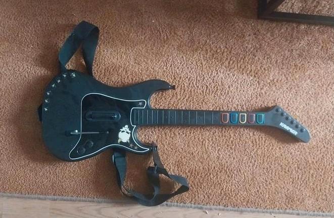Guitar Hero PS2 Gitaar + Dongle + guitar hero 5 en legends, Spelcomputers en Games, Games | Overige, Zo goed als nieuw, Muziek