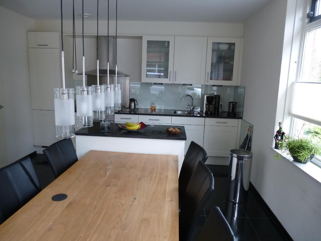 lamp voor boven de tafel, Ophalen, Strak; er zitten langwerpige ledlampjes in, die dimbaar zijn., Zo goed als nieuw, Glas