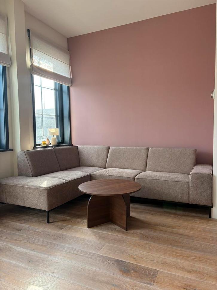 Woonsquare Japandi Moderne Hoekbank Taupe (Nieuw 899,-), Huis en Inrichting, Banken | Complete zithoeken, Zo goed als nieuw, Ophalen