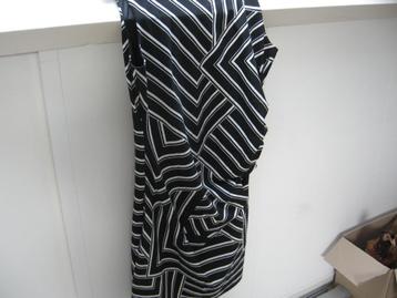 6 Leuke dames jurkjes M L XL €10.- Per st. Samen €50.00 beschikbaar voor biedingen
