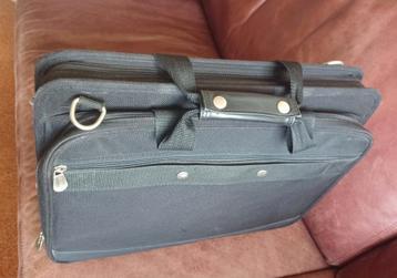 Dell Aktetas / Laptoptas - 19 inch Fraai degelijk universeel beschikbaar voor biedingen