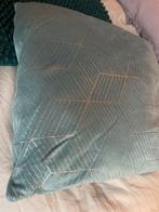 Fluweel Kussen Mint Grijs Groen met Gouden Accent, Huis en Inrichting, Ophalen of Verzenden, Zo goed als nieuw, Groen, Vierkant