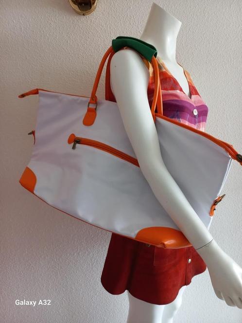 Tas - nieuwe weekendtas in wit en oranje, Sieraden, Tassen en Uiterlijk, Tassen | Reistassen en Weekendtassen, Nieuw, Wit, Ophalen of Verzenden