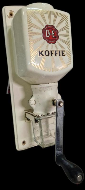 Oude koffiemolen  beschikbaar voor biedingen