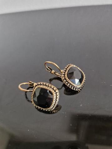 Vintage look zwarte oorbellen  beschikbaar voor biedingen
