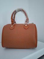 Kleine tas met studs, Sieraden, Tassen en Uiterlijk, Tassen | Damestassen, Ophalen of Verzenden, Nieuw, Beige