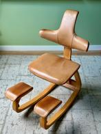 Stokke Varier "Thatsit" balans-/kniestoel - Camel leer, Huis en Inrichting, Bureaustoelen, Ophalen, Gebruikt, Bruin, Bureaustoel