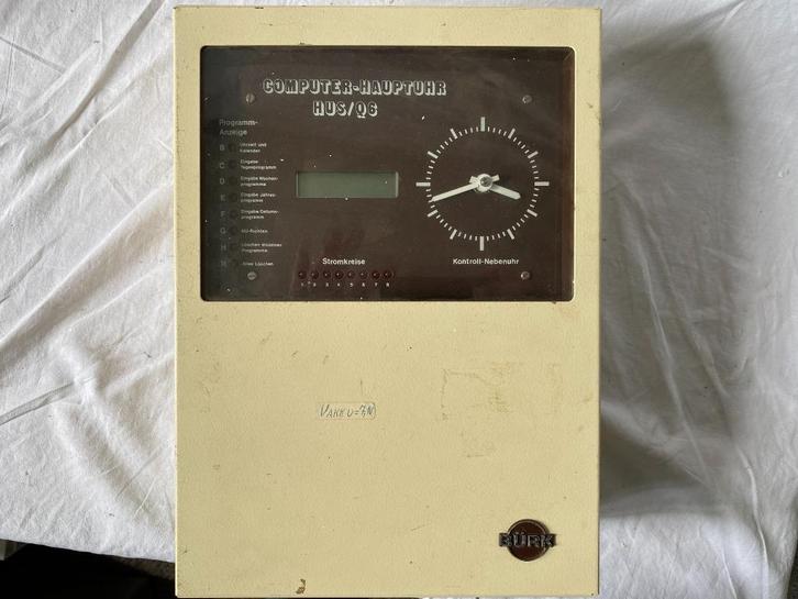 Elektrische moederklok met programmeerfunctie van Burk, Antiek en Kunst, Antiek | Klokken, Ophalen of Verzenden