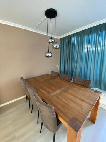 Eikenhouten tafel - Robuust en stijlvol beschikbaar voor biedingen