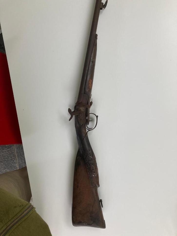 Zeldzaam antiek (percussie) geweer met houtsnijwerk 1850, Antiek en Kunst, Antiek | Overige Antiek, Ophalen