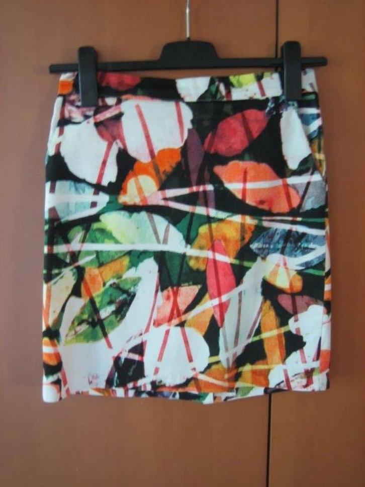 Prachtig gekleurd artistiek recht rokje B GÉ, 36-38 snazzeys, Kleding | Dames, Rokken, Nieuw, Maat 38/40 (M), Overige kleuren