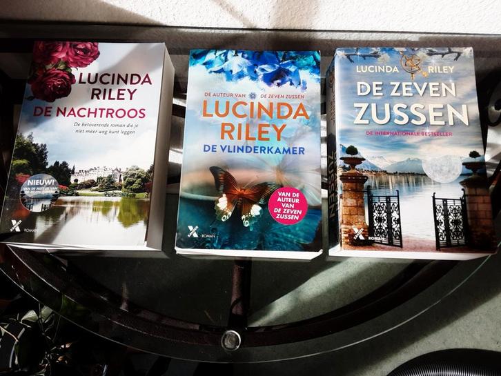 Lucinda Riley, Nachtroos,deVlinderkamer, de zeven zussen 1, Boeken, Romans, Zo goed als nieuw, Ophalen of Verzenden