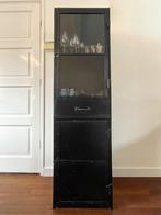 Zwart metalen vitrine kast, Huis en Inrichting, Kasten | Vitrinekasten, Ophalen, Gebruikt, 50 tot 100 cm, Metaal