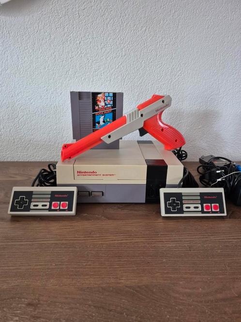 Nintendo set met Mario duckhunt, Spelcomputers en Games, Spelcomputers | Nintendo NES, Gebruikt, Met 2 controllers, Met games