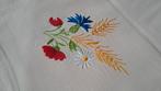 Vintage Geborduurd Tafelkleed met Bloemen, Binnen, Unknown, Unknown, Ophalen of Verzenden