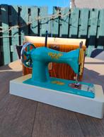 Originele vintage kinder naaimachine. Made in USSR, Ophalen