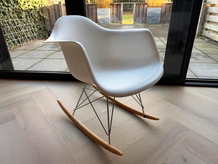 Schommelstoel Wit, Huis en Inrichting, Stoelen, Zo goed als nieuw, Eén, Kunststof, Wit, Ophalen