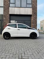 Toyota Aygo 32D KM/ 16 INCH/ CARPLAY/ CRUISE CONTROL, Voorwielaandrijving, Stof, Zwart, 4 stoelen