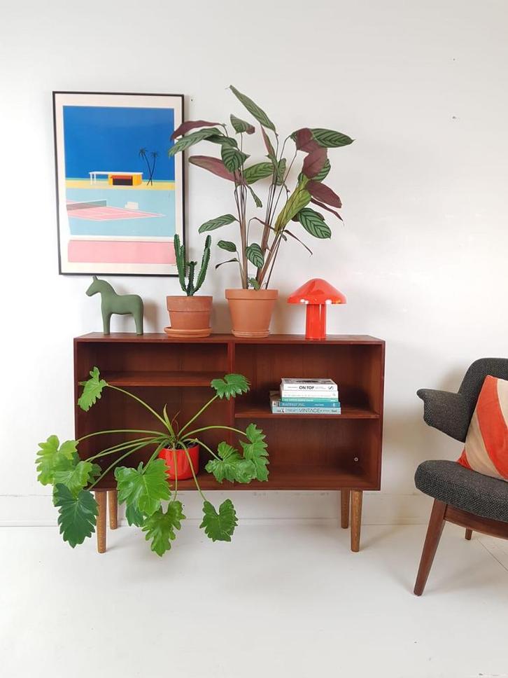 Vintage Deens boekenkastje teak fineer | wandkastje boeken, Verzamelen, Retro, Huis en Inrichting, Ophalen of Verzenden