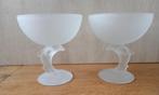 Set van twee dessert ijscoupes van matglas op dolfijn-voet, Huis en Inrichting, Glas of Glazen, Gebruikt, Ophalen of Verzenden