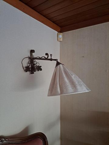 Vintage Wandlamp met Stoffen Kap beschikbaar voor biedingen
