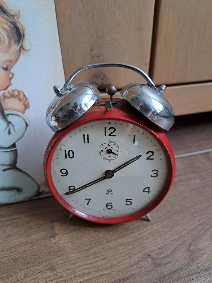 Vintage rode wekker niet-werkend decoratief, Witgoed en Apparatuur, Wekkers, Gebruikt, Analoog, Ophalen of Verzenden