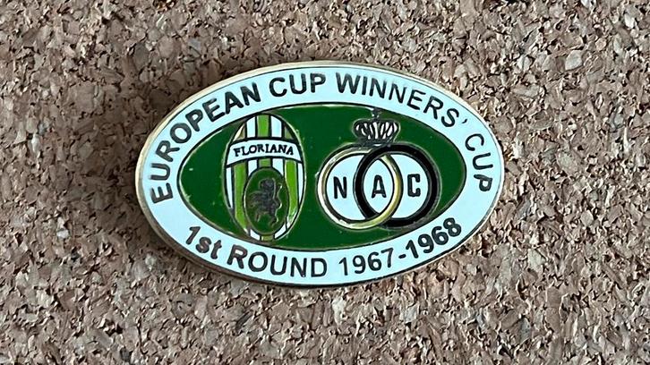Pin voetbal Floriana Malta - NAC Breda europacup 2 67/68, Verzamelen, Speldjes, Pins en Buttons, Nieuw, Speldje of Pin, Sport