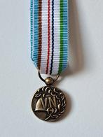 Mini medaille onderscheiding HVN voormalig Joegoslavië, Ophalen of Verzenden, Landmacht, Nederland, Lintje, Medaille of Wings